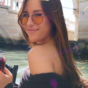 Meet your Posher, Isi